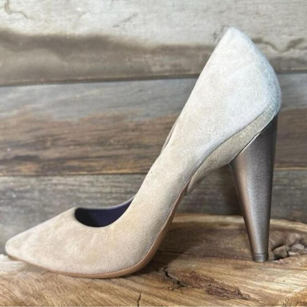 (1/17) New Vic Matie' Beige Suede Pumps sz 5.5 - Picture 7 of 7